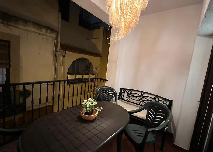 Old Town 100m From - 3 Bedrooms דירה
