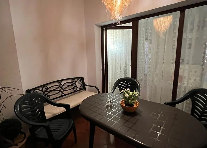 Old Town 100m From - 3 Bedrooms דירה
