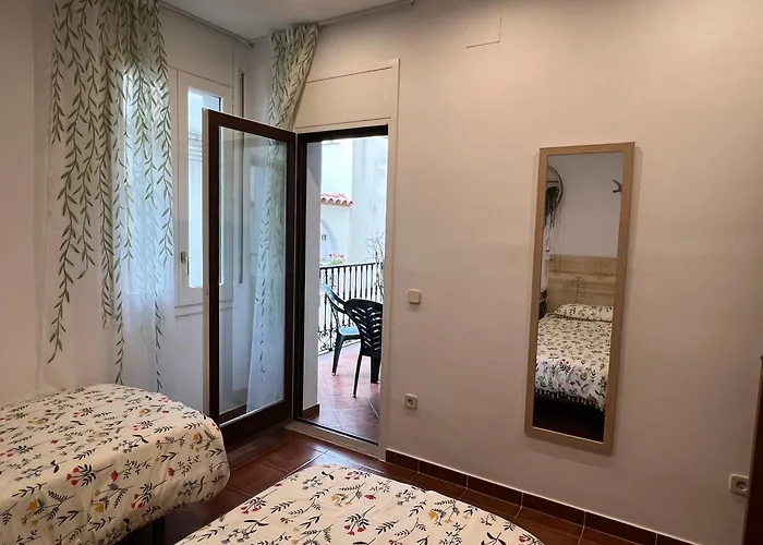 Old Town 100m From - 3 Bedrooms *